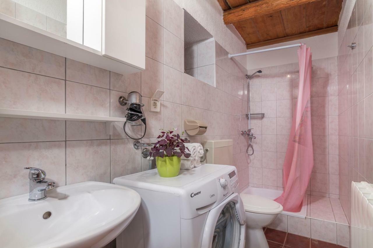 Apartmani Zikovic ポレッチ エクステリア 写真