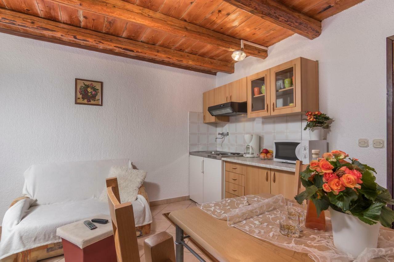 Apartmani Zikovic ポレッチ エクステリア 写真