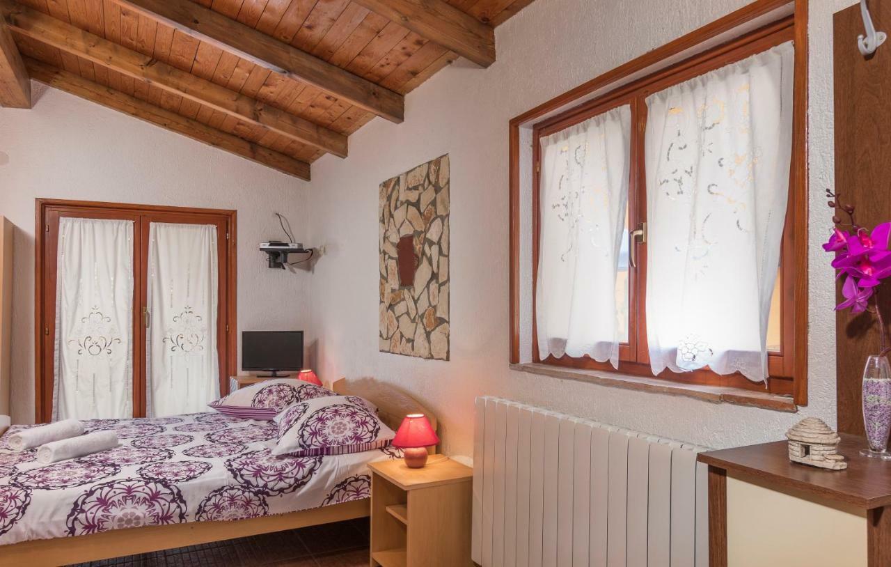 Apartmani Zikovic ポレッチ エクステリア 写真